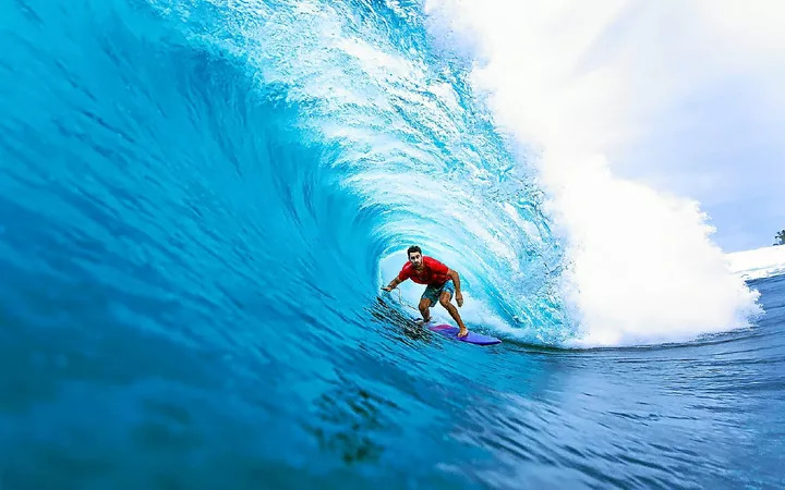 Dix ans après sa création par trois jeunes footeux trégorrois, ZEUS Surfboards ambitionne de relocaliser en Bretagne la production de ses planches en mousse… et poursuit sa diversification.