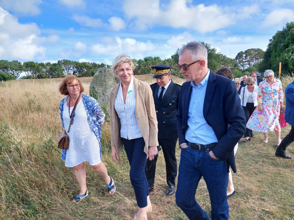 Une « joie extatique », des larmes et un bagad devant la Tour Eiffel : les mégalithes de Carnac classés au patrimoine mondial de l’Unesco