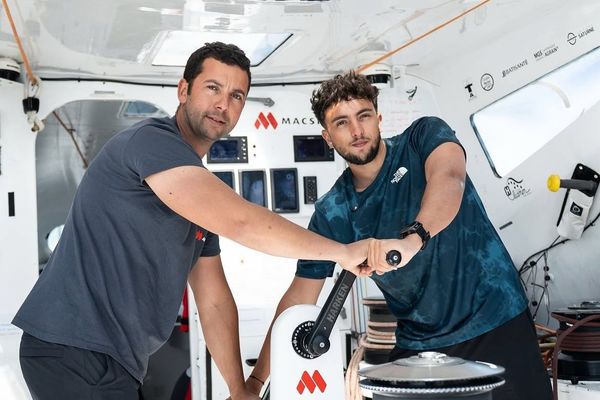 « Ça va être gore, je pense que je vais morfler » : à Lorient, Inoxtag embarque sur le maxi-trimaran de Guirec Soudée pour une traversée de l’Atlantique